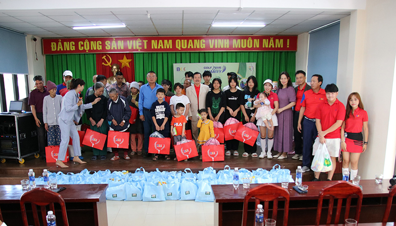 THĂM VÀ TẶNG QUÀ TẠI TRUNG TÂM BẢO TRỢ XÃ HỘI LÂM ĐỒNG